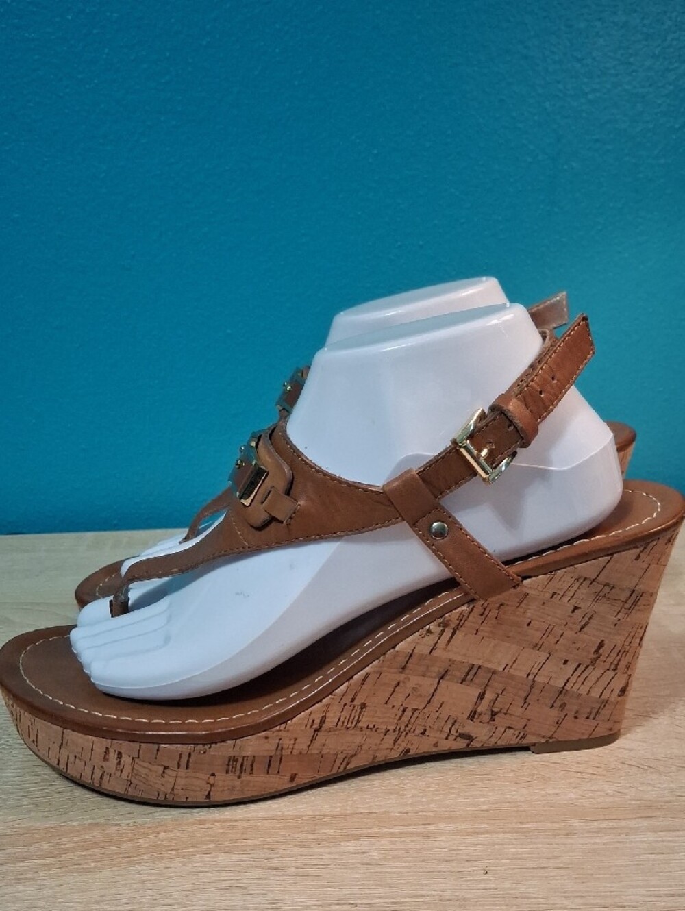 Tommy Hilfiger Monor Tan Leather Cork Wedge Sandals with Gold Hardware - Picture 4 of 9